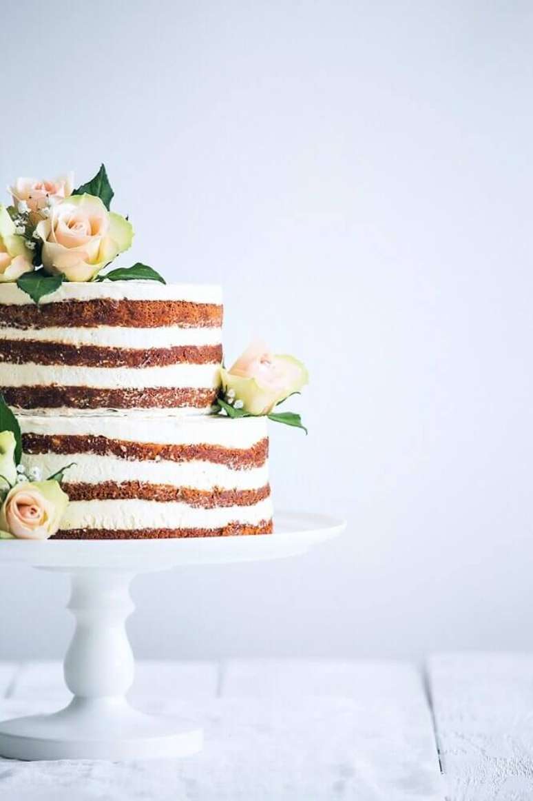 22. O naked cake é um dos bolo de casamento simples preferido dos noivos