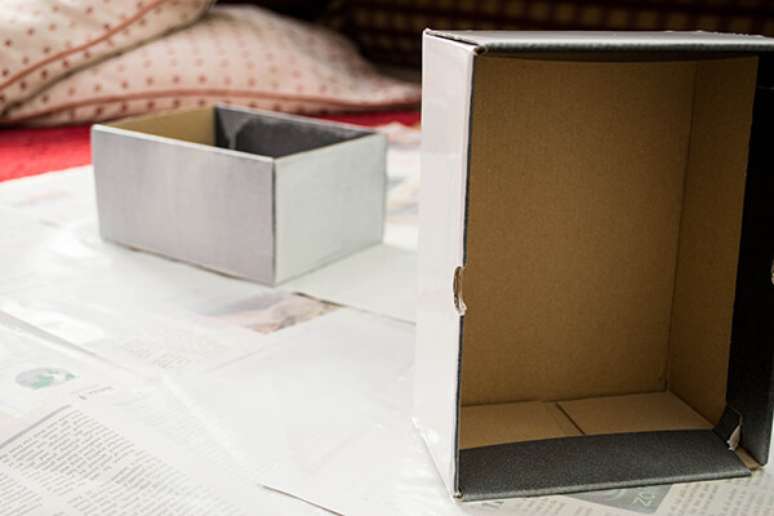8. Nosso tutorial de como fazer nichos de papelão é bem tranquilo de reproduzir