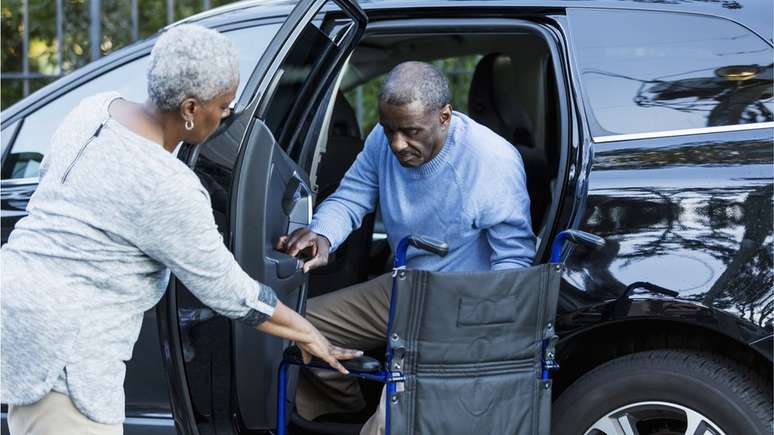 Cuidar de uma pessoa com Alzheimer pode ser muito estressante