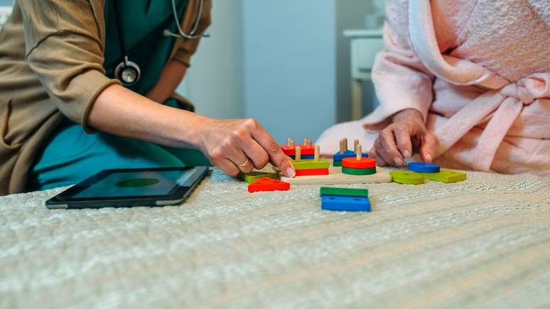 At&iacute;vidades l&uacute;dicas e que estimulem o c&eacute;rebro s&atilde;o importantes para pacientes com Alzheimer