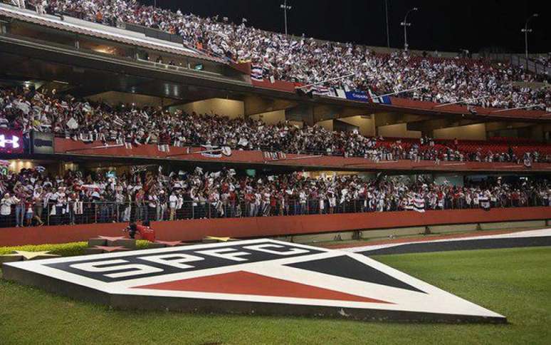 Estádio deve ter nova iluminação em breve, dentro dos planos da diretoria (Foto: Rubens Chiri/São Paulo)