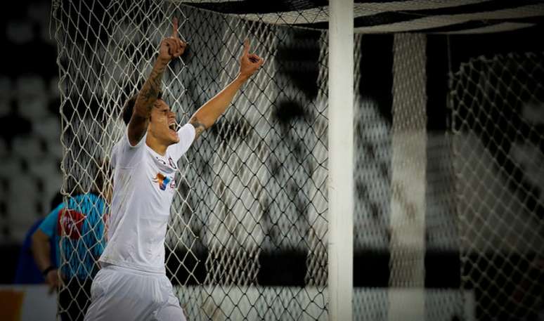 Pedro marcou um gol contra o Botafogo (Foto: LUCAS MERÇON / FLUMINENSE F.C.)