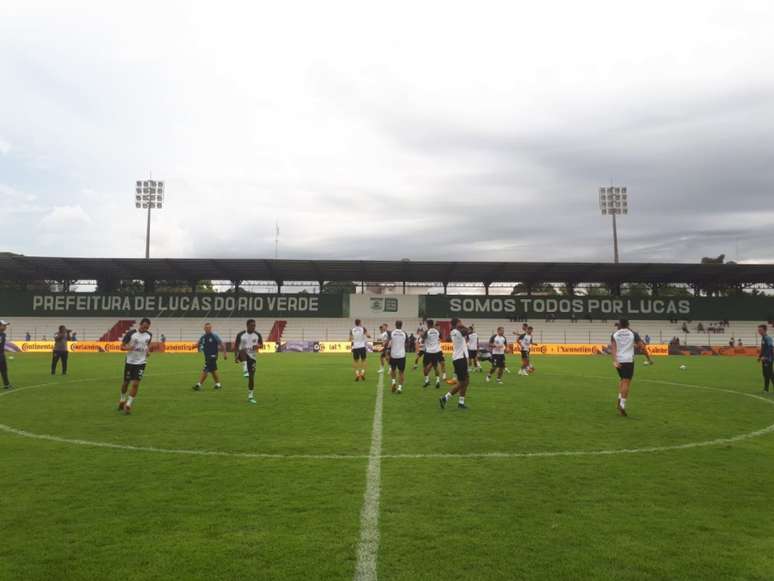 Santos treinou nesta quarta-feira, em Lucas do Rio Verde, no estádio Passo das Emas (Foto: Santos/Divulgação)