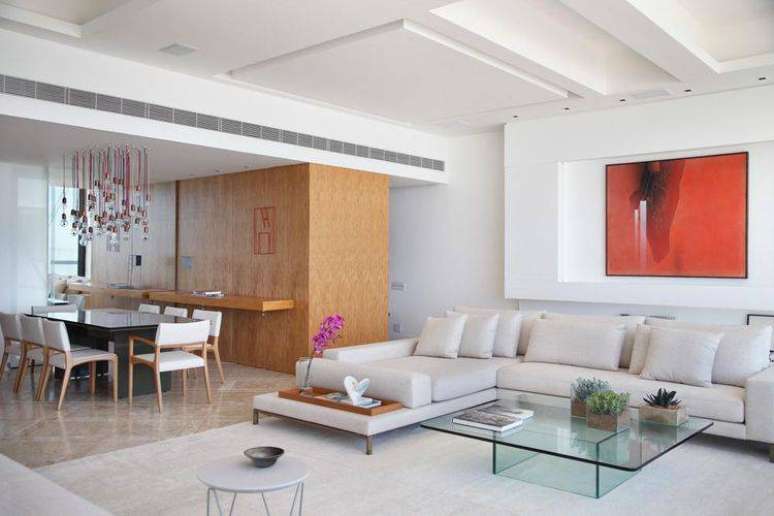 10. Lindo sofá com chaise para incrementar a decoração da sala de estar
