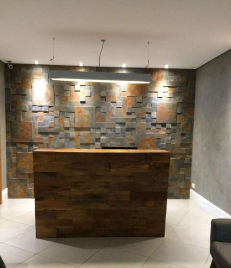 11. O balc&atilde;o de madeira de demoli&ccedil;&atilde;o&nbsp;foi usado em um projeto de escrit&oacute;rio moderno de Martin Schwarz