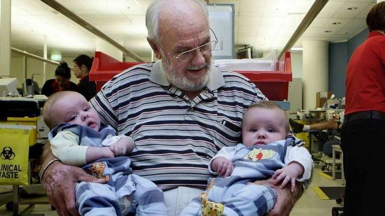 Harrison salvou a vida de muitos bebês com suas doações