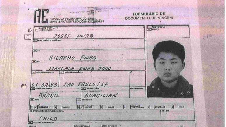 Formulário em nome de Josef Pwag para emissão de passaporte: agência Reuters diz que documento foi usado pelo líder norte-coreano Kim Jong-un para pedir vistos e viajar