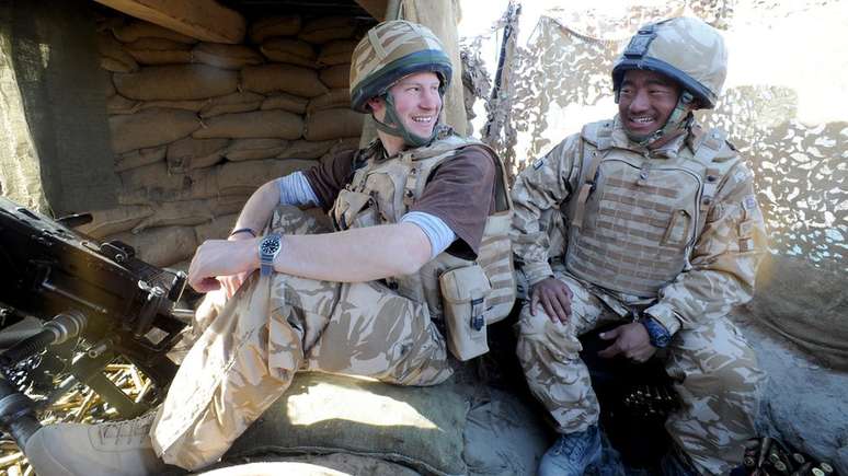 No Exército, Harry passou 10 semanas no Afeganistão em 2008; em 2013, ele voltou a servir naquele país, como copiloto de helicóptero