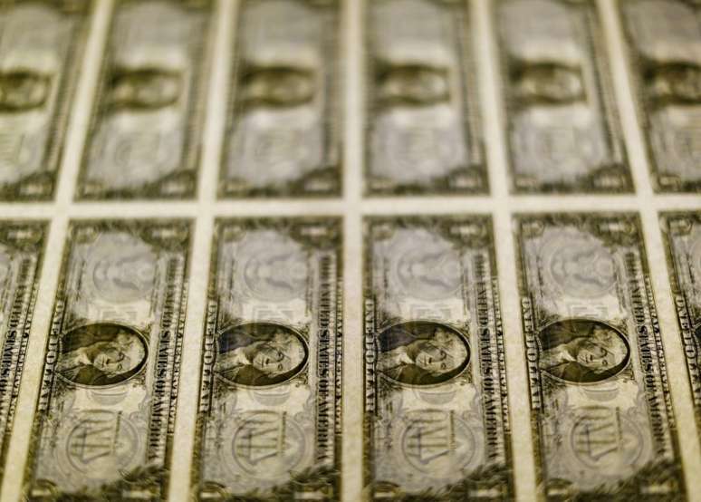 Notas de dólar dos Estados Unidos
14/11/2014
REUTERS/Gary Cameron