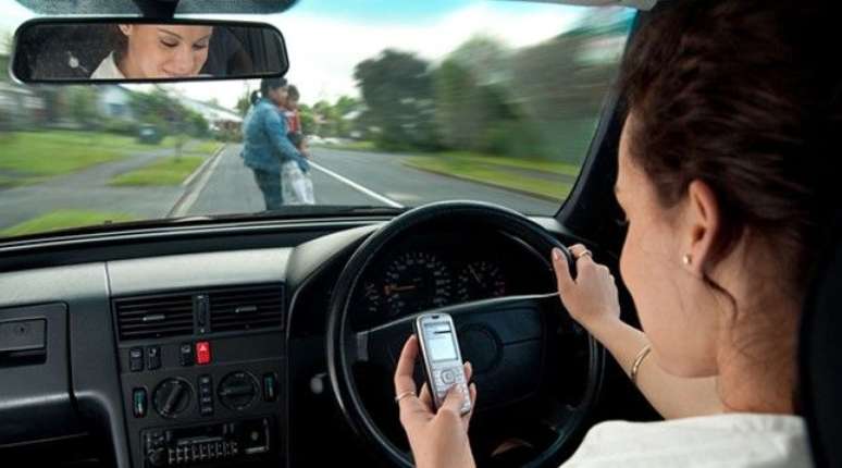 Cerca de 150 pessoas morrem diariamente no trânsito por conta do uso de celulares (Imagem: JusBrasil)