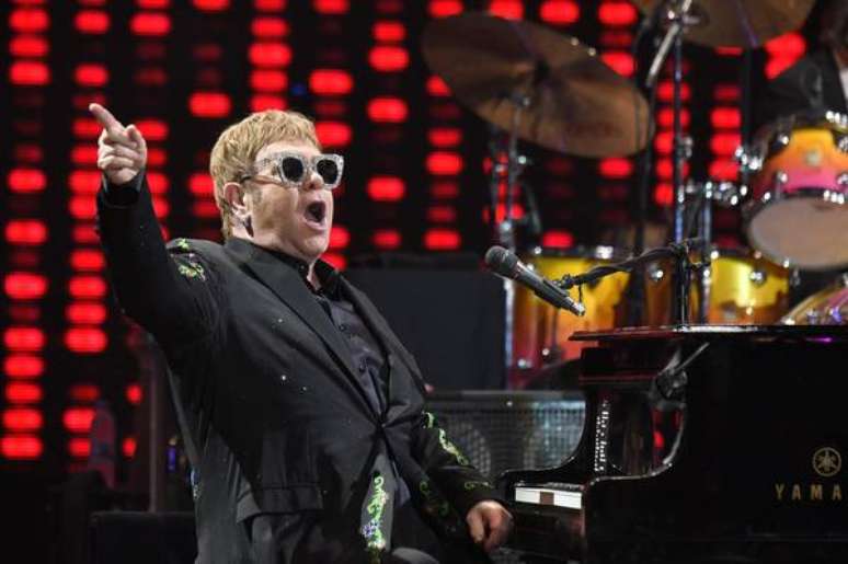 Elton John cantará no casamento do príncipe Harry e Meghan Markle