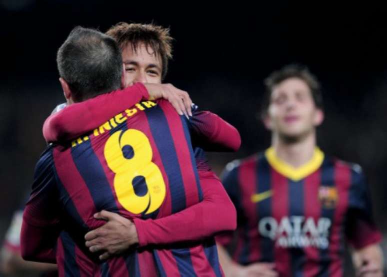Iniesta e Neymar jogaram juntos de 2013 a 2017 no Barcelona (Foto: JOSEP LAGO / AFP)