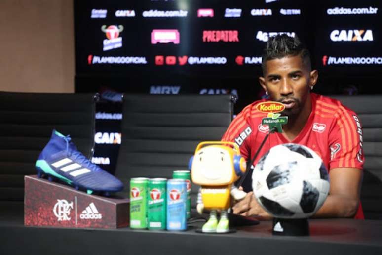 Rodinei atendeu a imprensa nesta quinta-feira, no Ninho do Urubu (Gilvan de Souza/Flamengo)