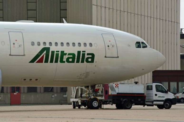 Alitalia reduz perdas pela metade no primeiro trimestre
