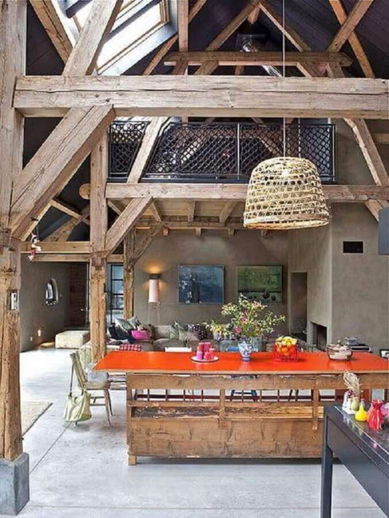 23. O piso r&uacute;stico claro deixou a casa com decora&ccedil;&atilde;o r&uacute;stica mais clara