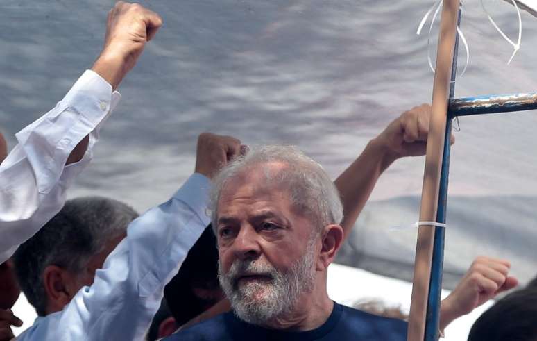 Lula durante protesto em sindicato de São Bernardo do Campo
 7/4/2018     REUTERS/Leonardo Benassatto 