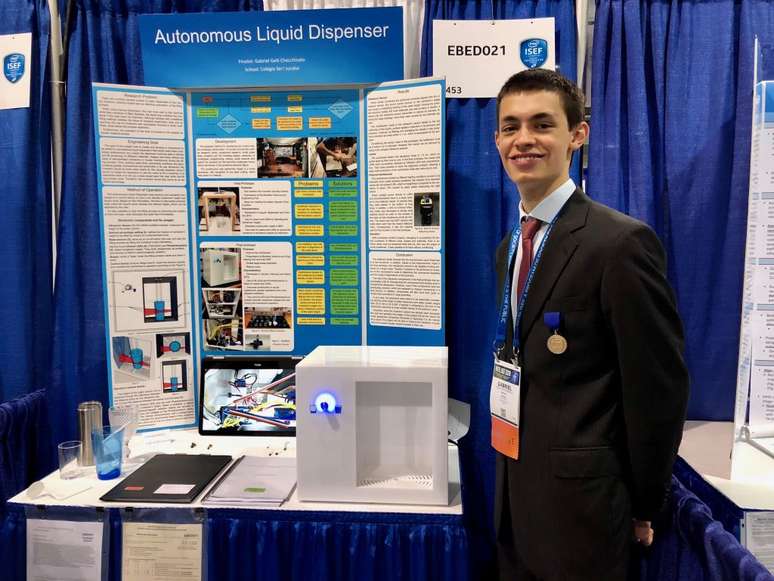 Dispenser aut&ocirc;nomo pode diminuir desperd&iacute;cio de &aacute;gua e ajudar deficientes visuais (foto: Andr&eacute; Foga&ccedil;a/Canaltech)