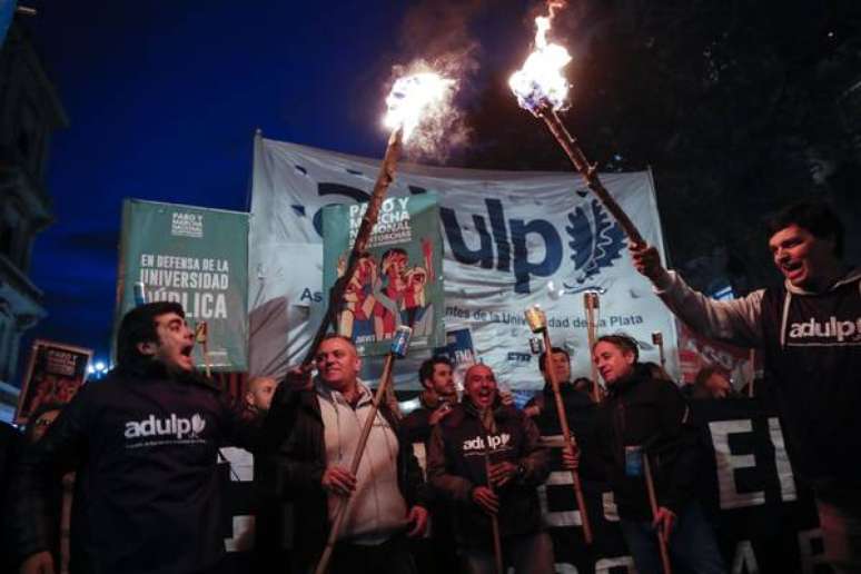 Protesto de estudantes contra as políticas econômicas de Mauricio Macri