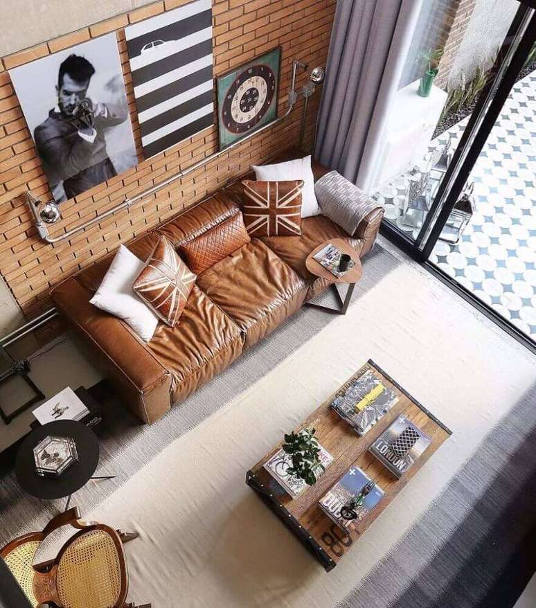 23. Sof&aacute; para sala de TV confort&aacute;vel de couro