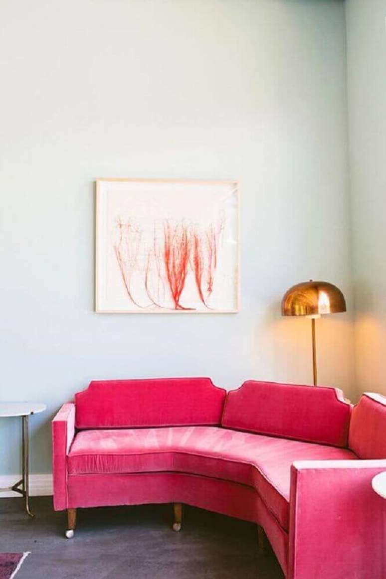8. Alguns modelos de sofá de canto são perfeitos para incrementar a decoração com sofá para sala pequena
