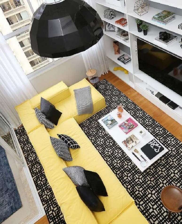 3. Decoração de sala com modelos de sofá de canto amarelo