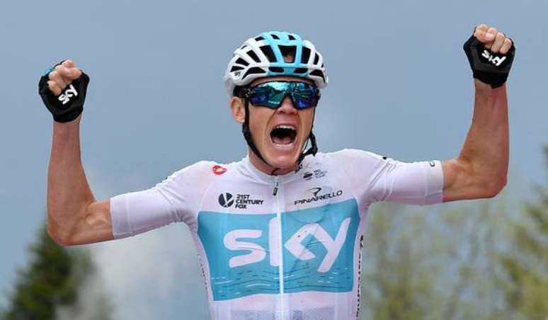 Chris Froome dá as caras e vence etapa do Giro d'Italia