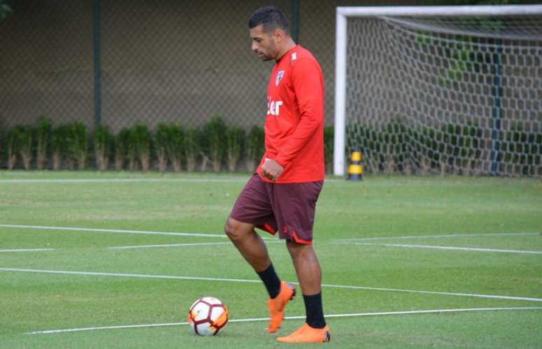 Diego Souza se recuperou de problema muscular e deve ser titular neste domingo (Érico Leonan/saopaulofc.net)