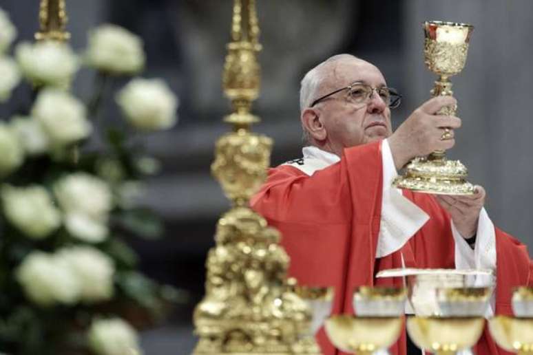 Papa Francisco celebra Missa de Pentecostes
