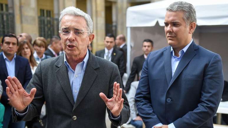 O ex-presidente Álvaro Uribe e seu candidato presidencial, Iván Duque, tentam lucrar com o uso da crise venezuelana como argumento político