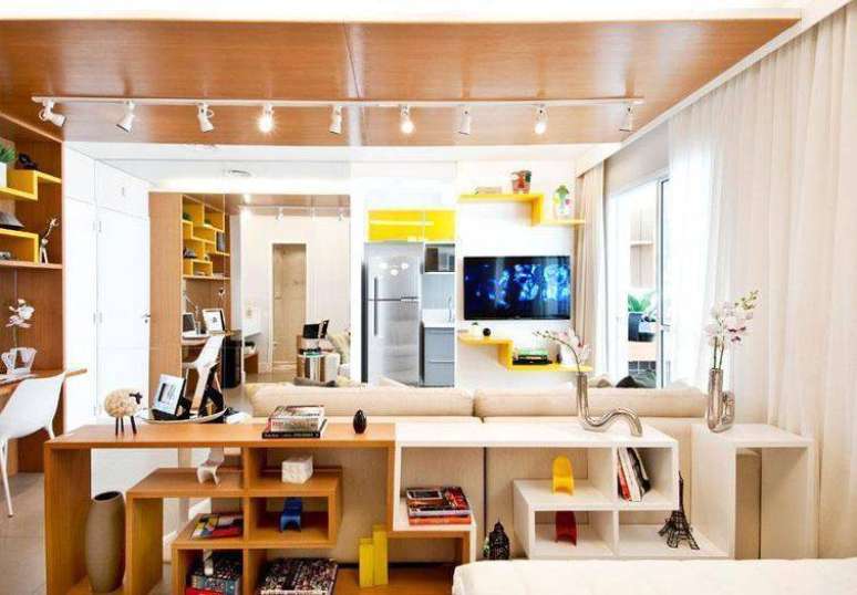 15. O espelho ao fundo trouxe sensa&ccedil;&atilde;o de profundidade ao ambiente