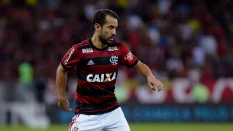 Everton Ribeiro em ação contra o Vasco (Foto: Luciano Belford/AGIF)