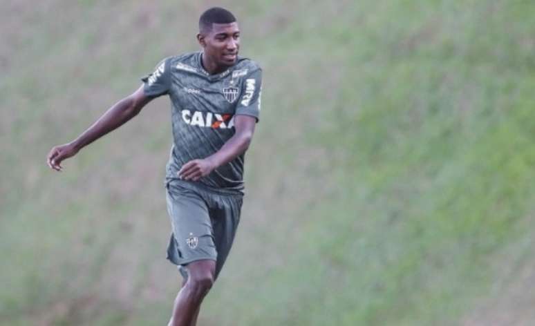 Anunciado no dia 26 de abril, Emerson estreou com a camisa alvinegra no clássico com o Cruzeiro (Foto: Bruno Cantini/Atlético-MG)