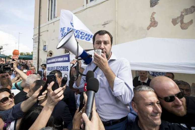 Matteo Salvini, da Liga, em encontro com eleitores em Fiumicino