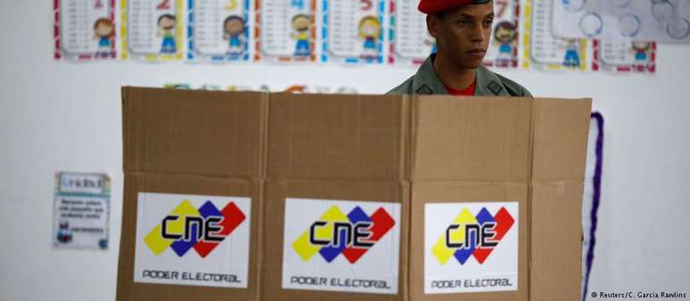 Os venezuelanos foram às urnas neste domingo em eleições contestadas dentro e fora do país