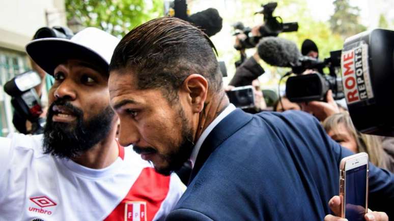Paolo Guerrero está de volta à Suiça, onde encontrará o presidente da Fifa (Foto: Divulgação)