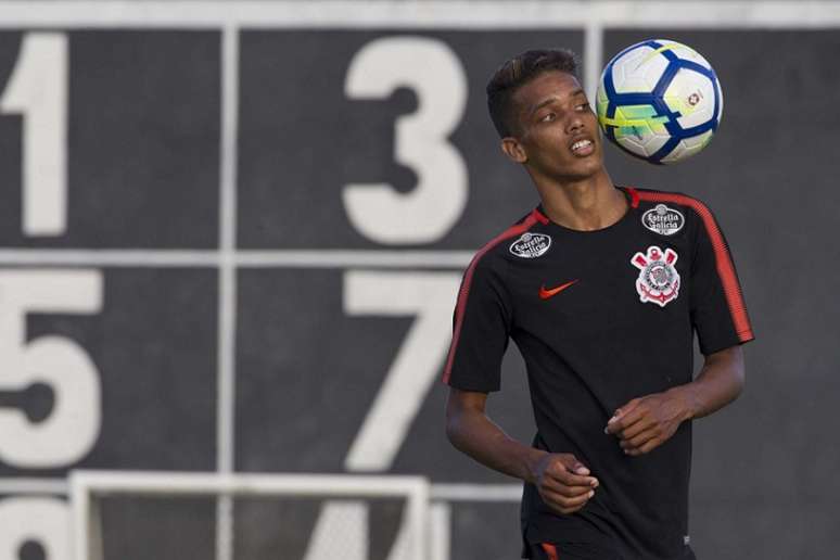 Pedrinho adiciona qualidade ao ataque do Corinthians (Foto: Daniel Augusto Jr)