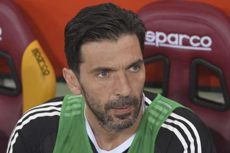 Buffon está cada vez mais perto do Paris Saint-Germain (Foto: Tiziana Fabi / AFP)