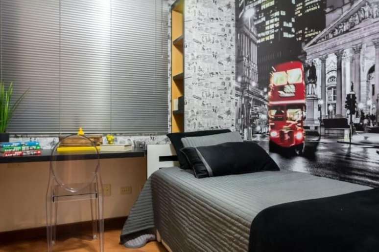 40. Mais uma inspira&ccedil;&atilde;o de adesivos de parede para quarto com foto de ponto tur&iacute;stico. Projeto de Raduan Arquitetura