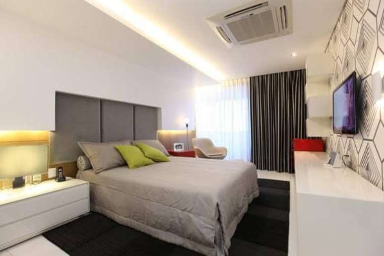 12. Adesivo de parede para quarto de casal geom&eacute;trico. Projeto de Rodrigo Maia