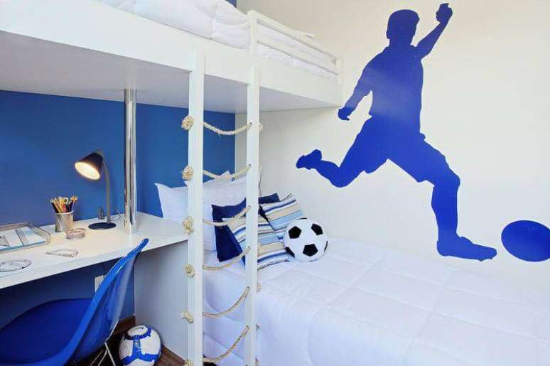 17. Os adesivos de parede para quarto infantil com tema de futebol são escolhas fáceis para quartos masculinos. Projeto de Sesso Dalanezi