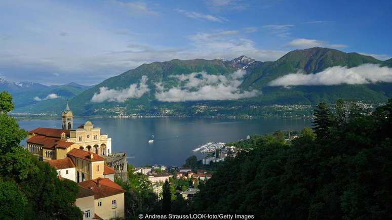 A 'Polentagraben' (fossa da polenta) marca, por sua vez, a divis&atilde;o entre a Su&iacute;&ccedil;a de l&iacute;ngua italiana e o restante do pa&iacute;s.