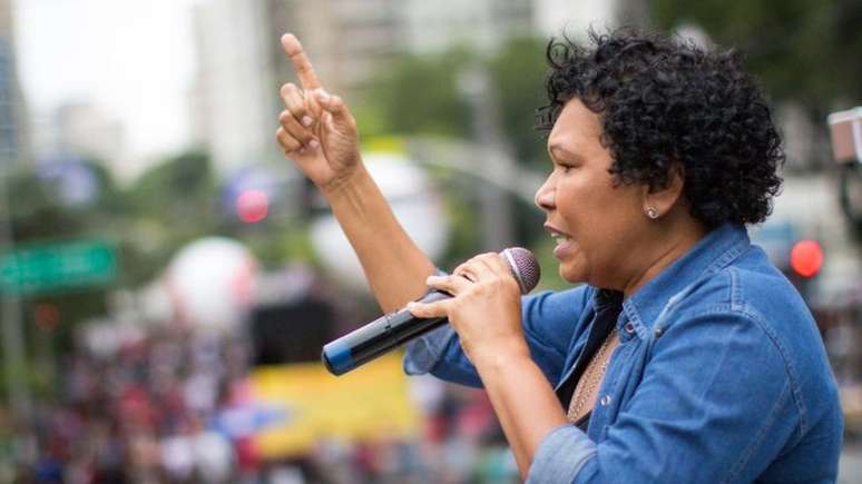 Vera Lúcia (foto) encara sua candidatura como mais uma missão partidária