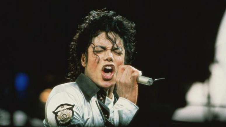 Michael Jackson fez uma inclinação antigravidade considerada impossível no clipe de 'Smooth Criminal'.