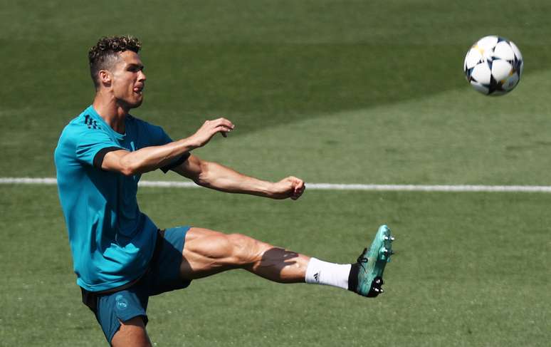 Cristiano Ronaldo em treino do Real Madrid 
 22/5/2018      REUTERS/Sergio Perez 