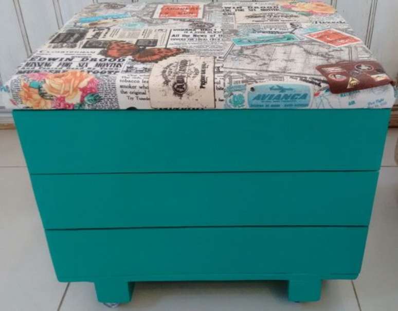 26- Puff ba&uacute; azul com rodinhas.