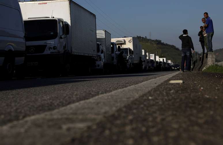 Caminhoneiros em Guapimirim em greve nacional
23/05/2018
REUTERS/Ricardo Moraes