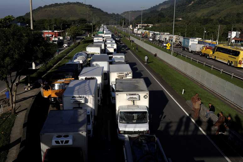 Caminhoneiros em Guapimirim em greve nacional
23/05/2018
REUTERS/Ricardo Moraes