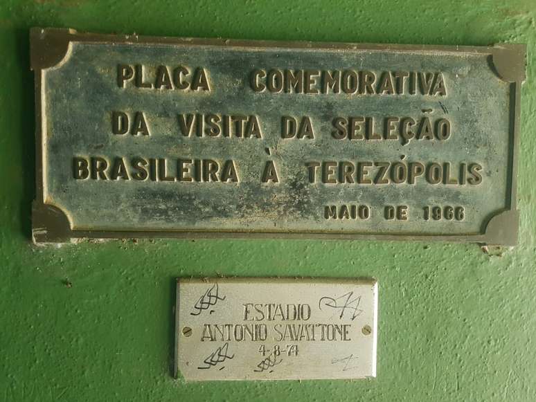Clube ostenta placa que lembra passagem da Seleção por Teresópolis em 1966