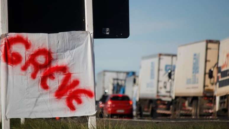 Greve de caminhoneiros em Santana do Livramento (RS), nesta quarta-feira