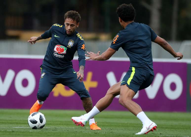 Neymar treina com a sele&ccedil;&atilde;o brasileira
 24/5/2018     REUTERS/Pilar Olivares